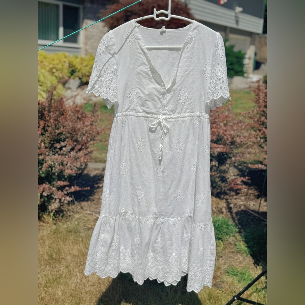 Elegant White Lace Dress